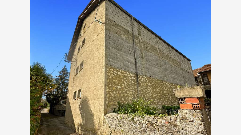 Bâtiment industriel ancien silo 500m² à Bassoues