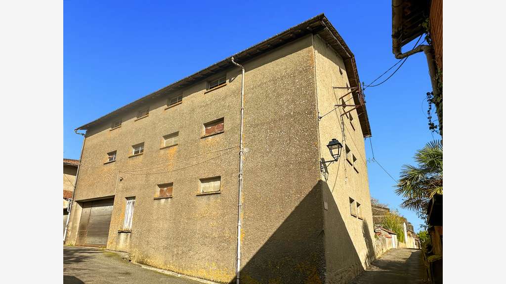 Bâtiment industriel ancien silo 500m² à Bassoues