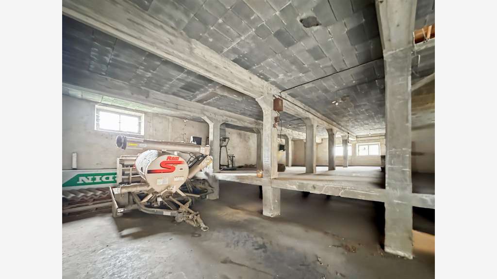 Bâtiment industriel ancien silo 500m² à Bassoues