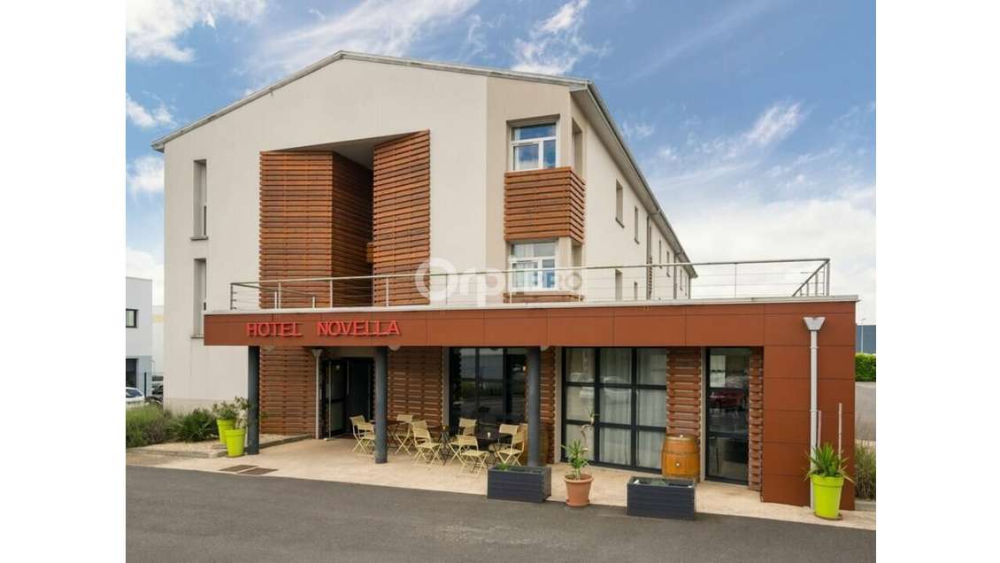 AV murs commerciaux hôtel 2205m² à Carquefou