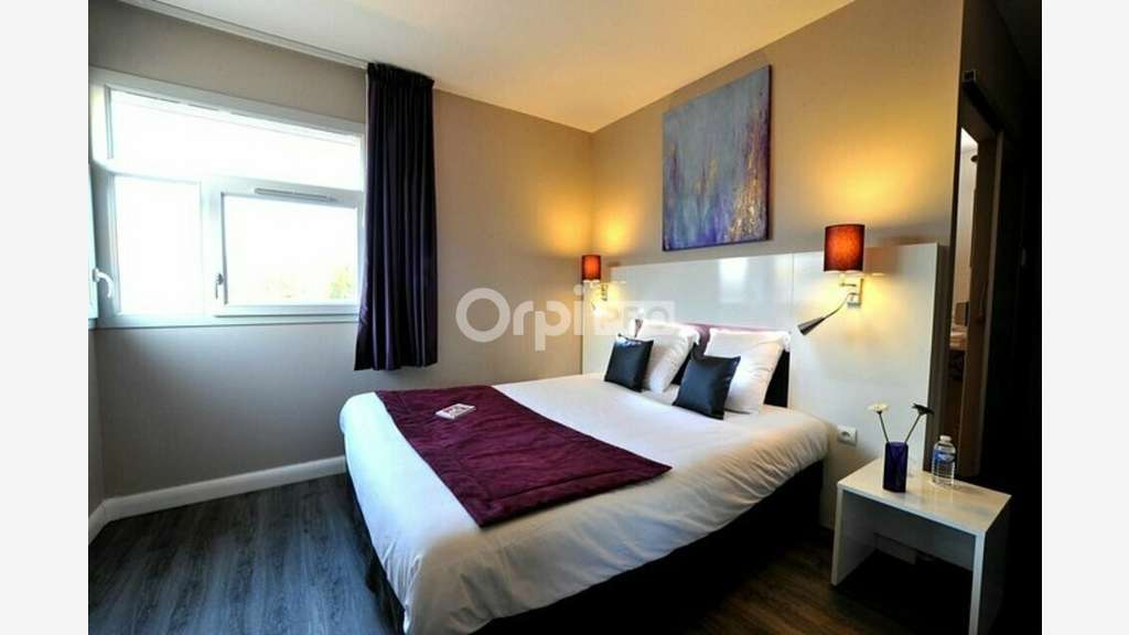 AV murs commerciaux hôtel 2205m² à Carquefou