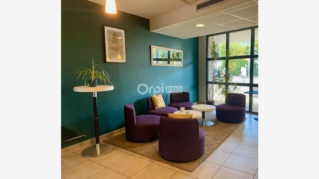 AV murs commerciaux hôtel 2205m² à Carquefou