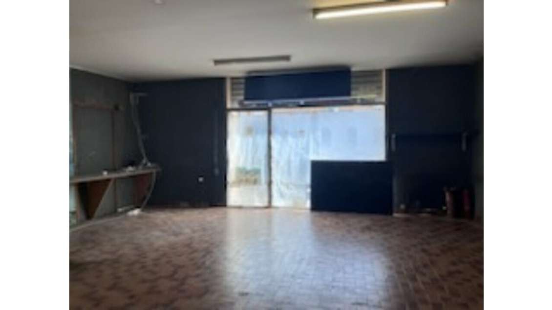 AV immeuble mixte 317,5m² Cavaillon empl strat.