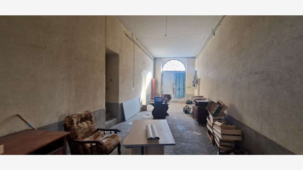 Vente immeuble 352m² à restaurer à Cazaubon (32)
