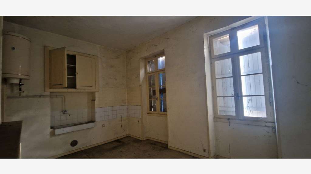 Vente immeuble 352m² à restaurer à Cazaubon (32)