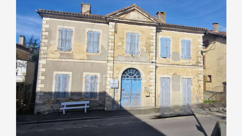 Vente immeuble 352m² à restaurer à Cazaubon (32)