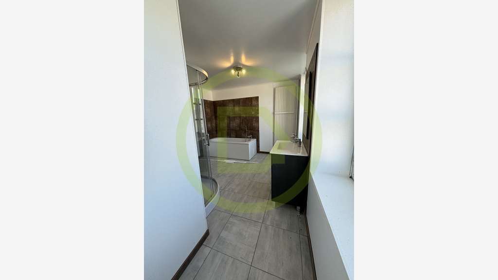 AV bâtiment de 285m² à Chénérailles centre bourg