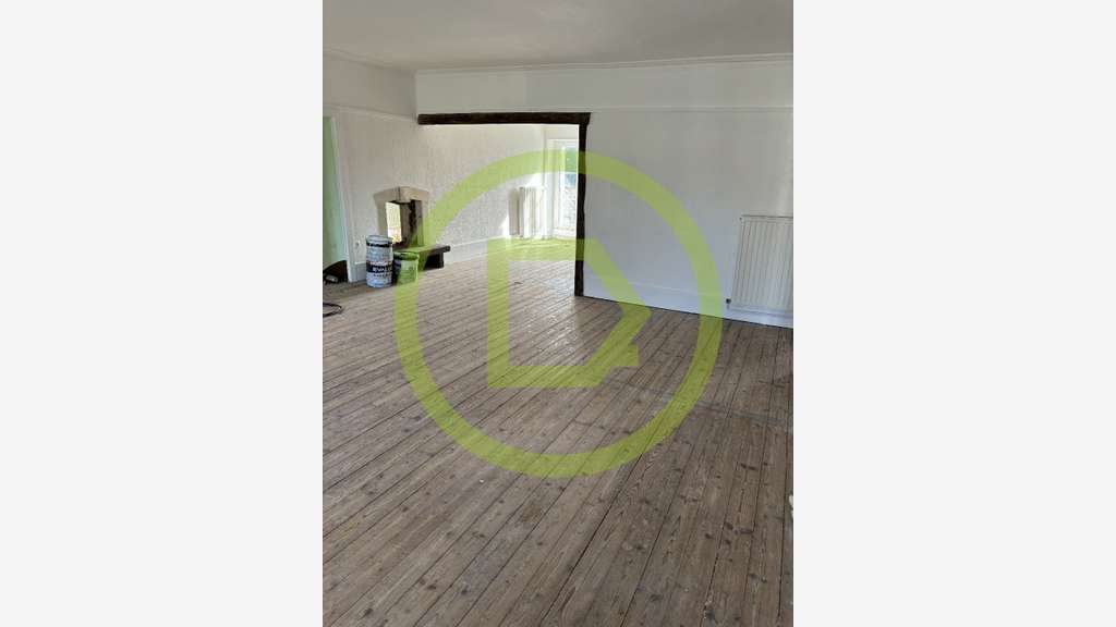 AV bâtiment de 285m² à Chénérailles centre bourg