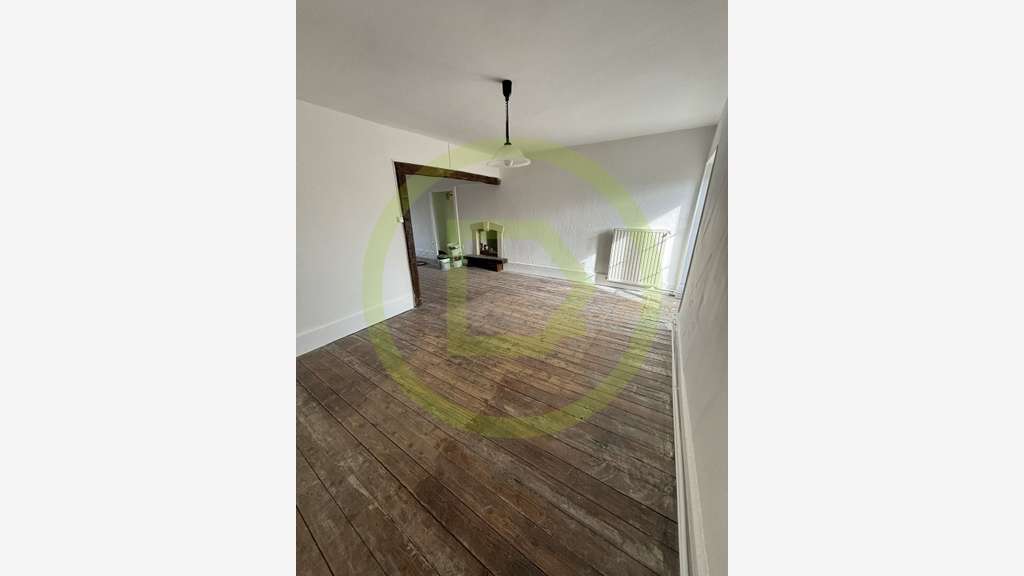 AV bâtiment de 285m² à Chénérailles centre bourg