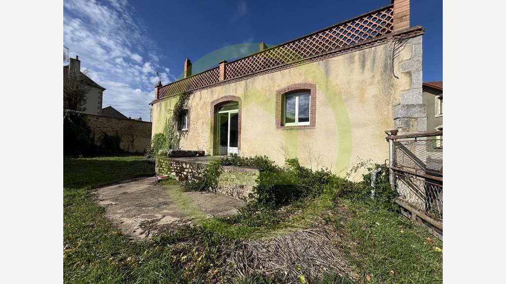 AV bâtiment de 285m² à Chénérailles centre bourg