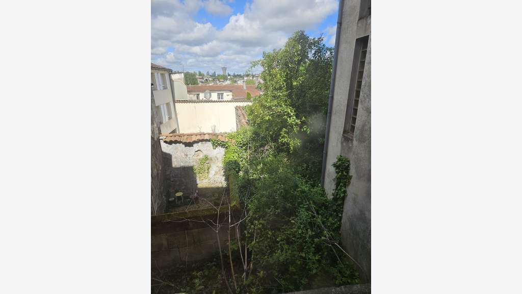 AV immeuble sur 3 étages pour investisseur Cognac