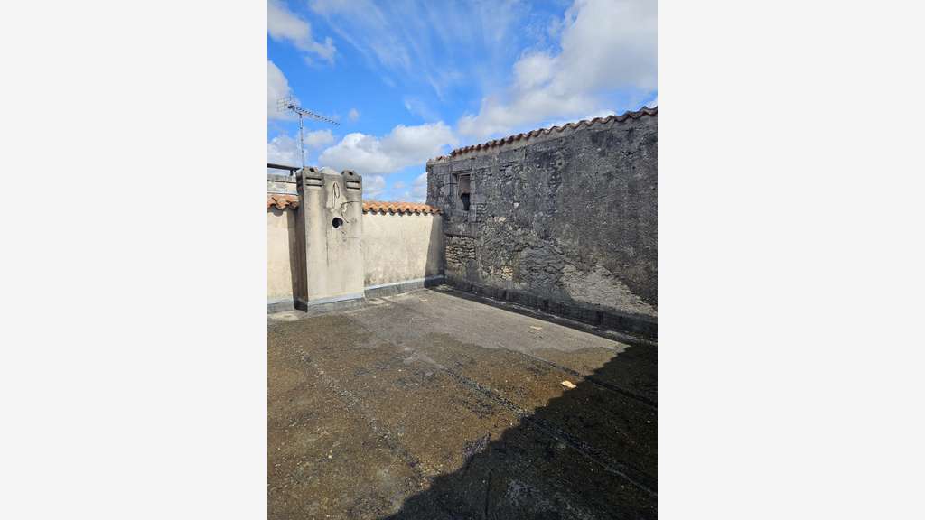 AV immeuble sur 3 étages pour investisseur Cognac