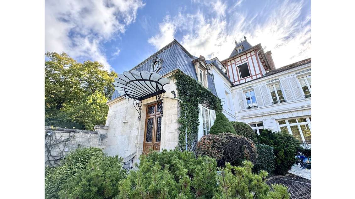 AV immeuble bourgeois en plein coeur de Compiègne