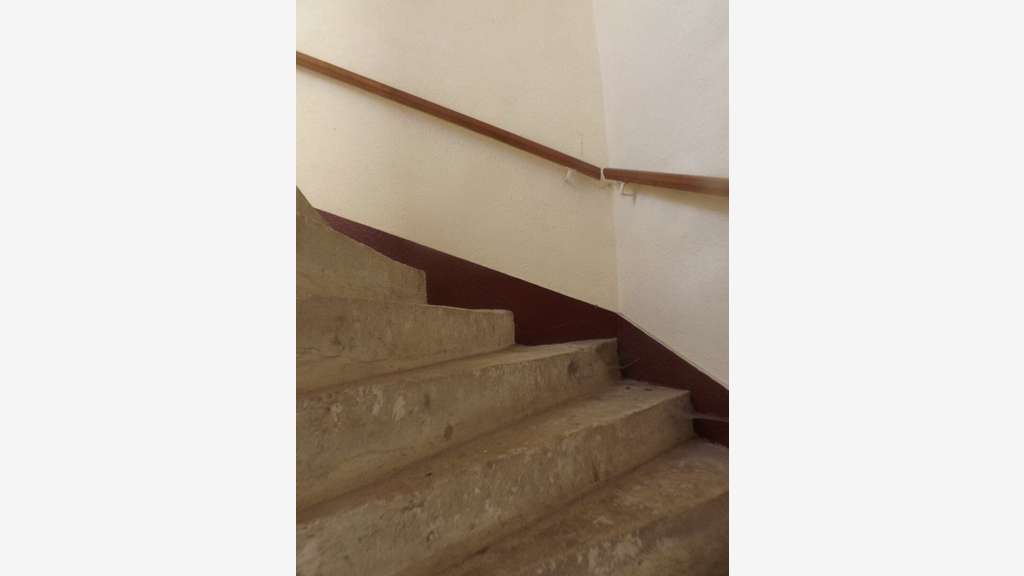 Confolens - deux appartements, magasin et cour -