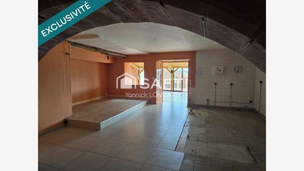 Immeuble (5 apparts) + local commercial à Cordes