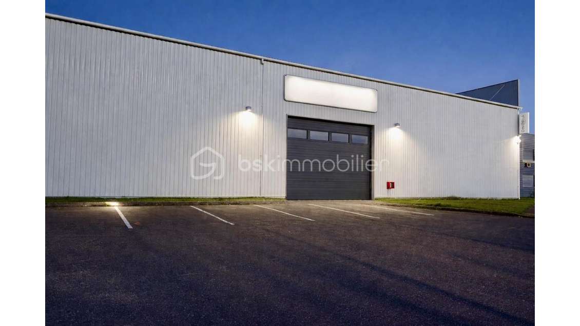 Vente bâtiment pro de 620m² avec parking à Elbeuf