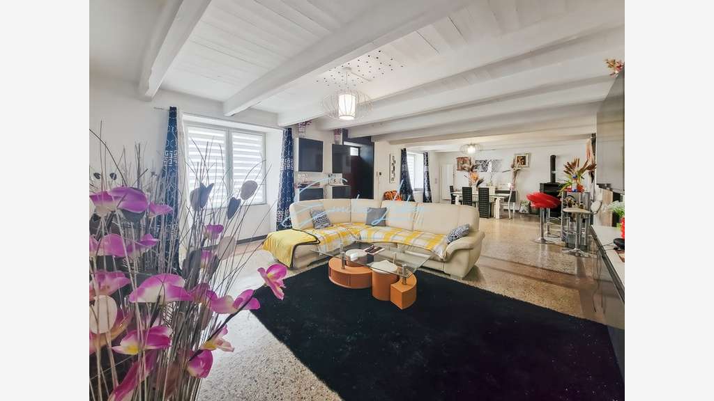 AV immeuble sur 3 niveaux Centre-bourg d'Elliant