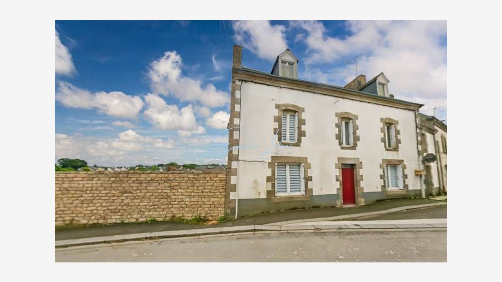 AV immeuble sur 3 niveaux Centre-bourg d'Elliant