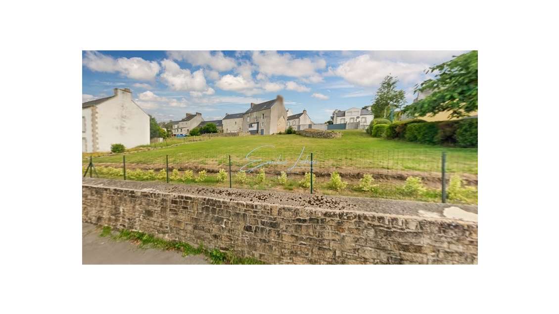 AV immeuble sur 3 niveaux Centre-bourg d'Elliant