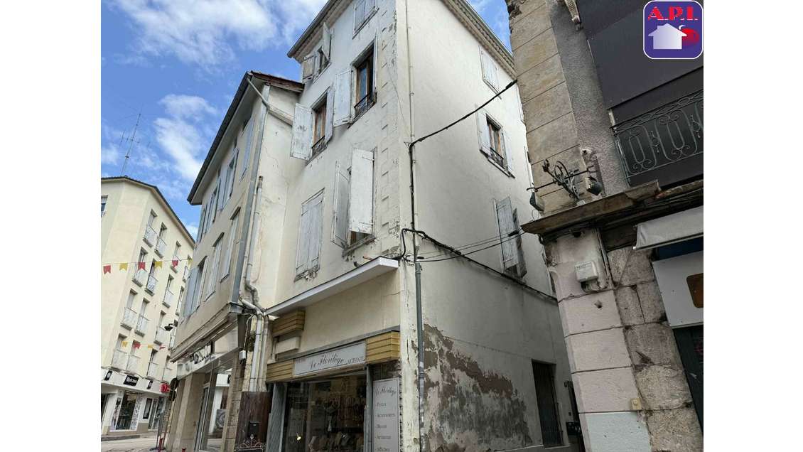 AV immeuble avec local et 3 apparts 120m² à Foix