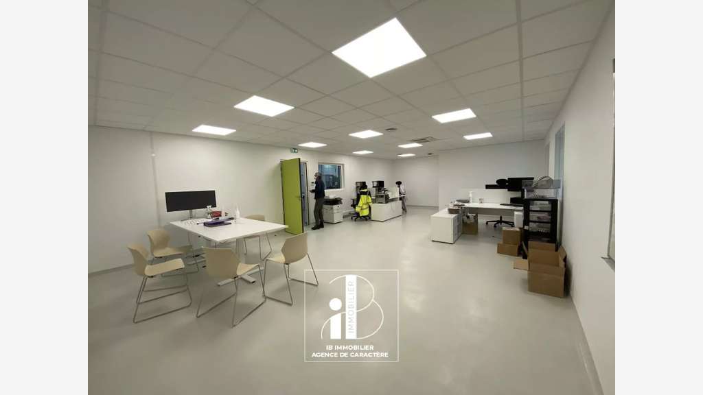 Bâtiment industriel 2200m² Fontainebleau A5 A6