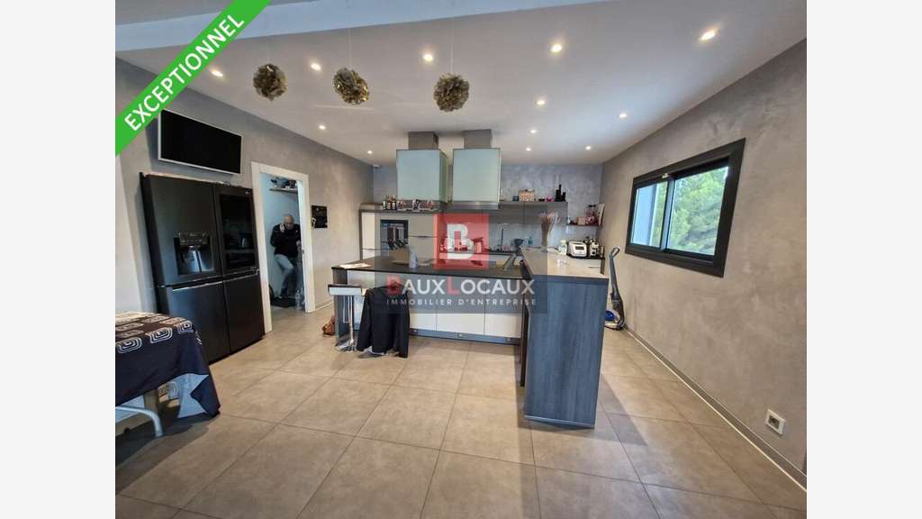 Ensemble immobilier loué à vendre à Fos-sur-Mer