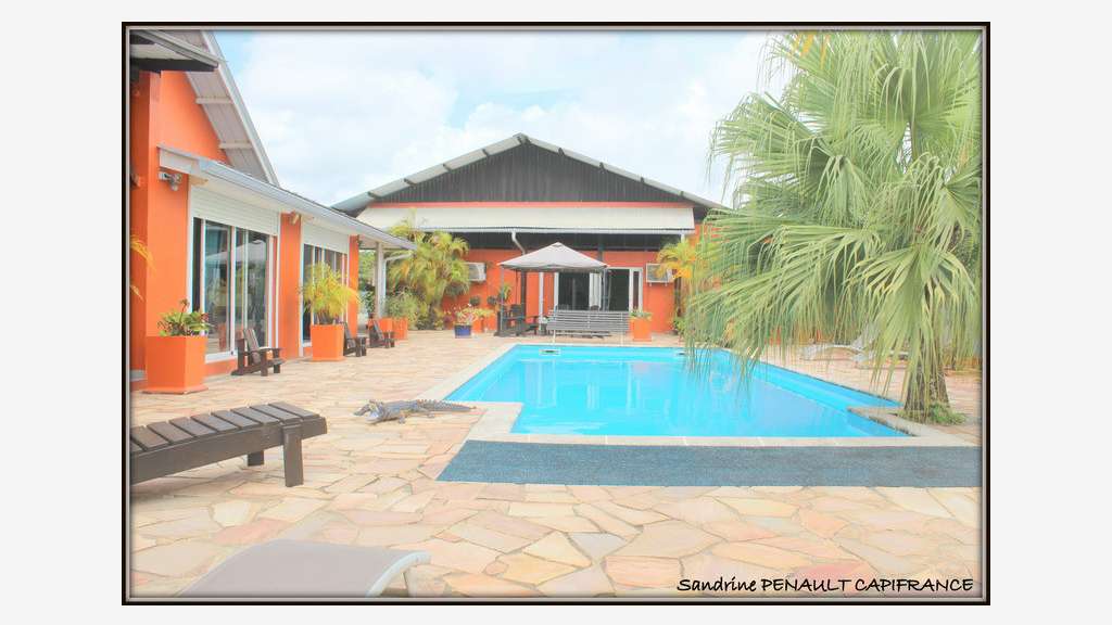 AV complexe immobilier 310m² prestigieux à Kourou