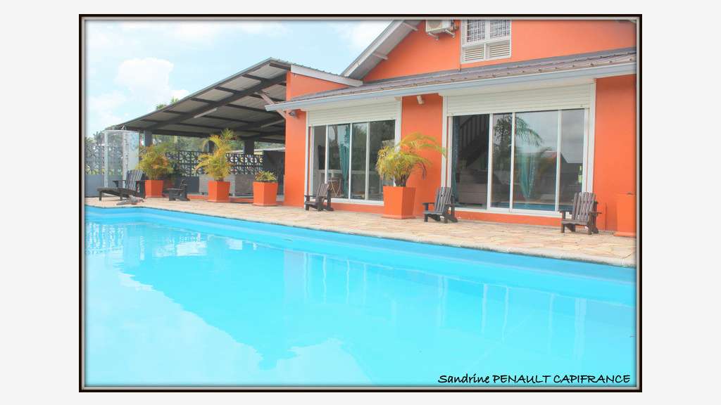 AV complexe immobilier 310m² prestigieux à Kourou