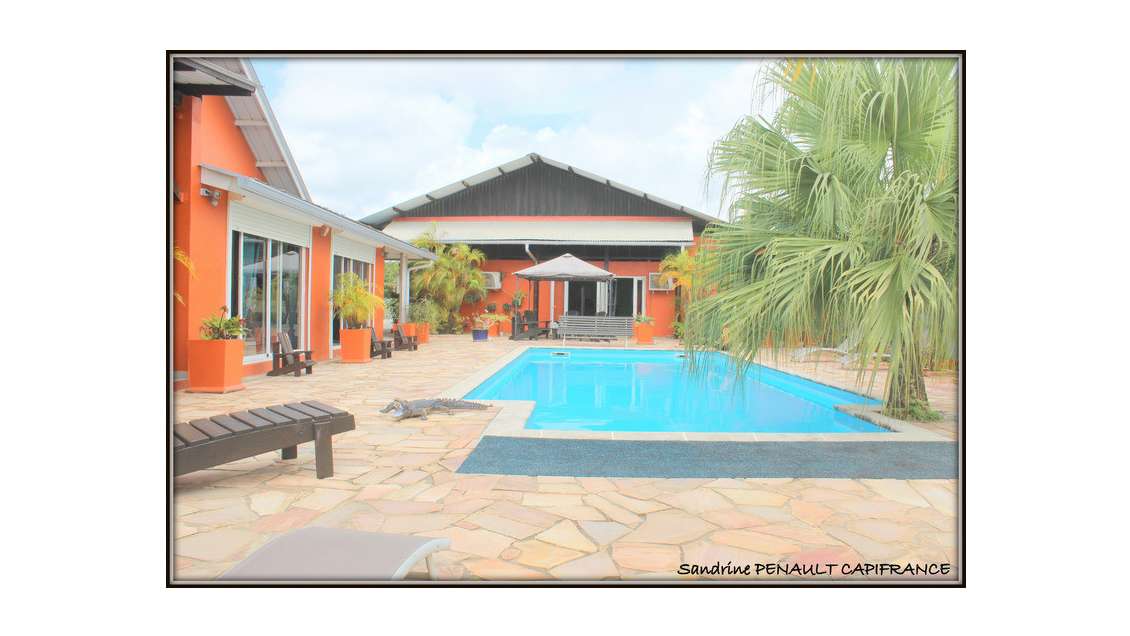 A VENDRE A KOUROU UN MAGNIFIQUE COMPLEXE