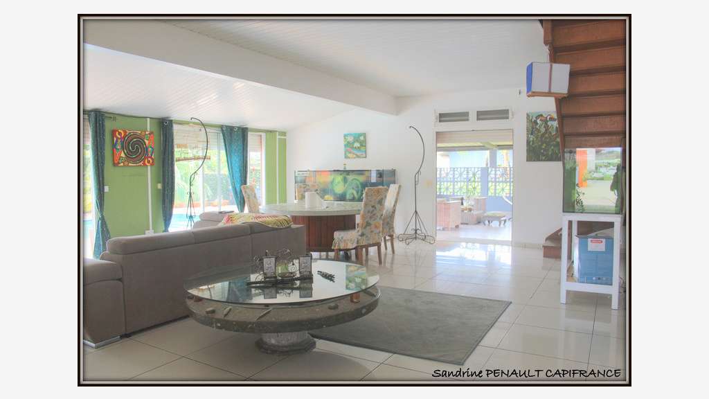 AV complexe immobilier 310m² prestigieux à Kourou