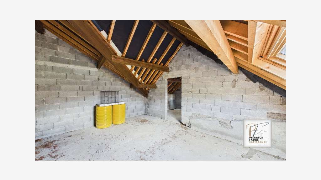 LA SALLE-LES-ALPES - 4 GARAGES +198 m² DE