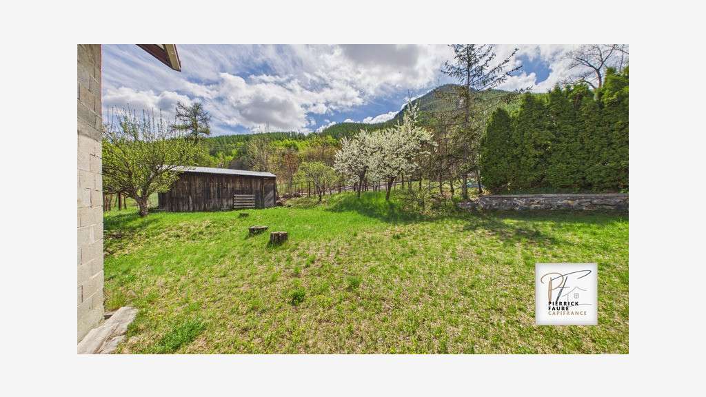 LA SALLE-LES-ALPES - 4 GARAGES +198 m² DE