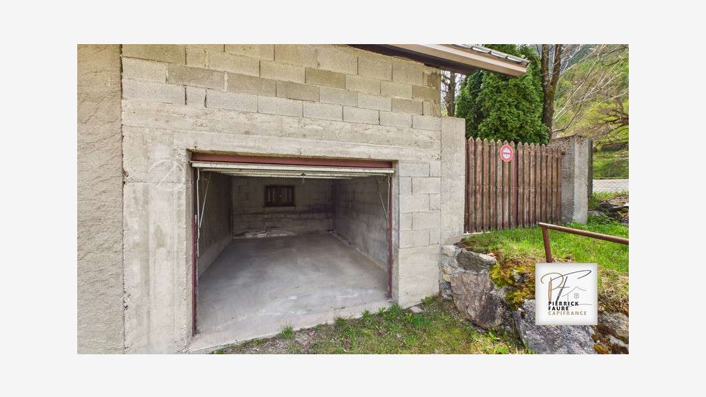 LA SALLE-LES-ALPES - 4 GARAGES +198 m² DE