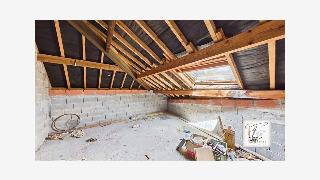 LA SALLE-LES-ALPES - 4 GARAGES +198 m² DE