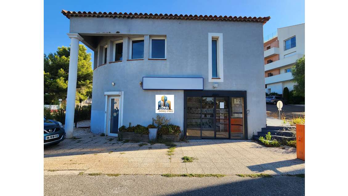 Immeuble commercial 300m² visibilité importante 83