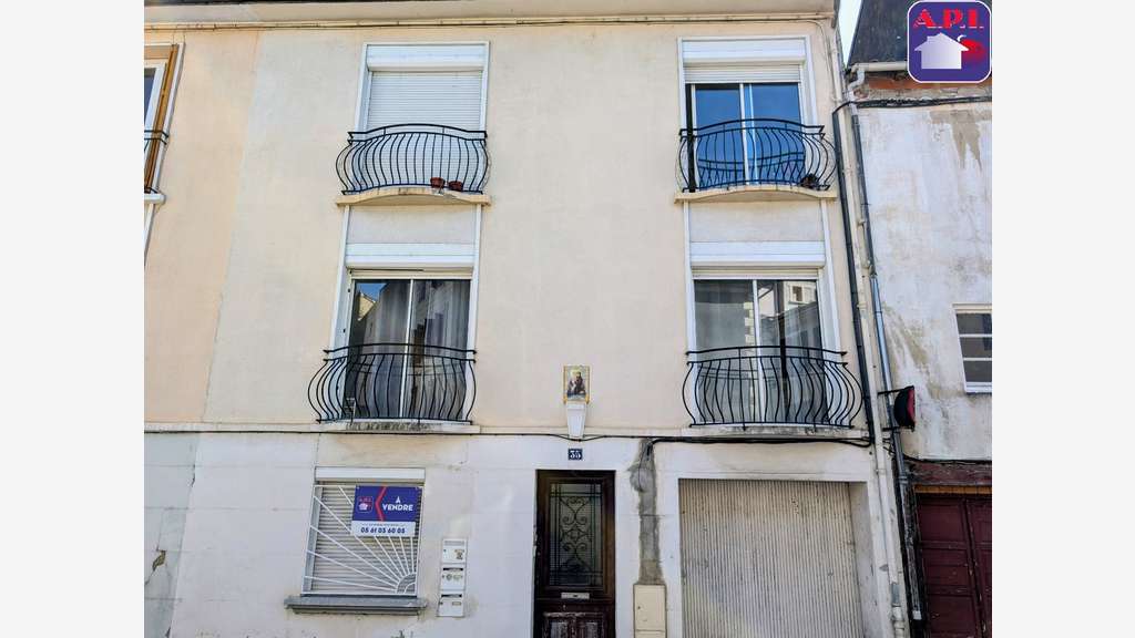 Immeuble de rapport avec terrasse à Lavelanet