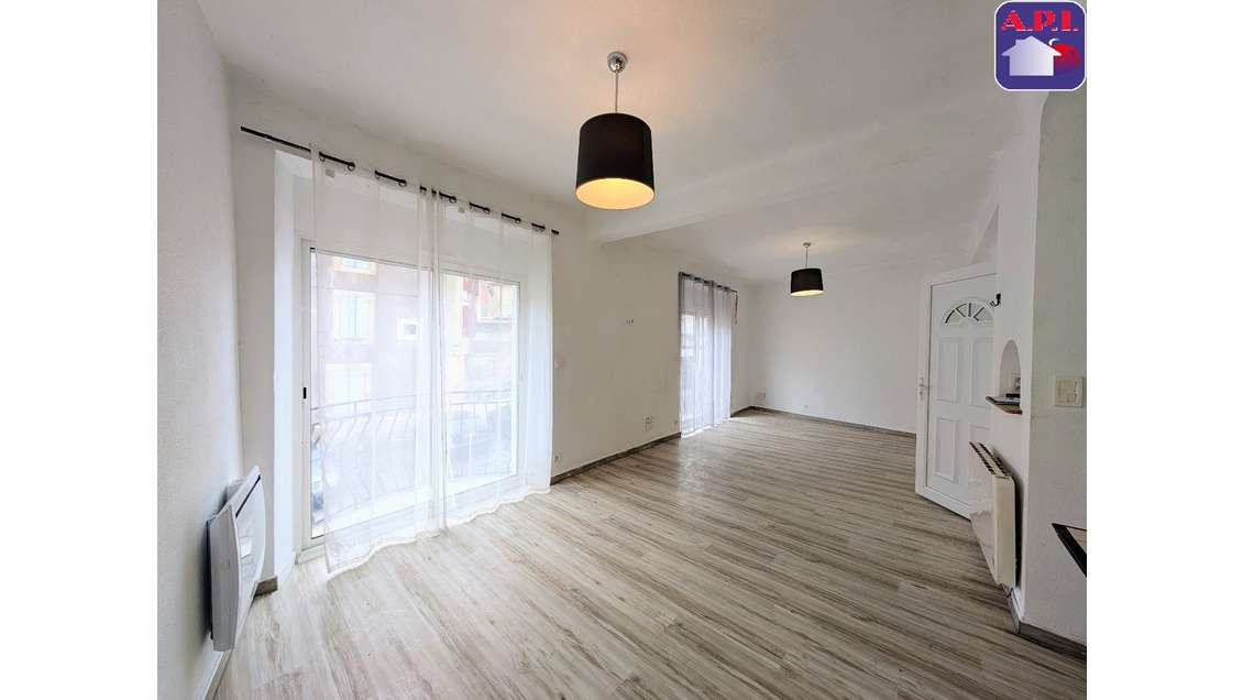 Immeuble de rapport avec terrasse à Lavelanet