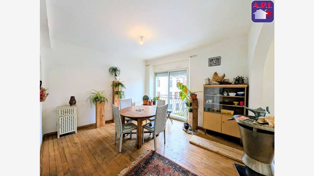 Immeuble de rapport avec terrasse à Lavelanet