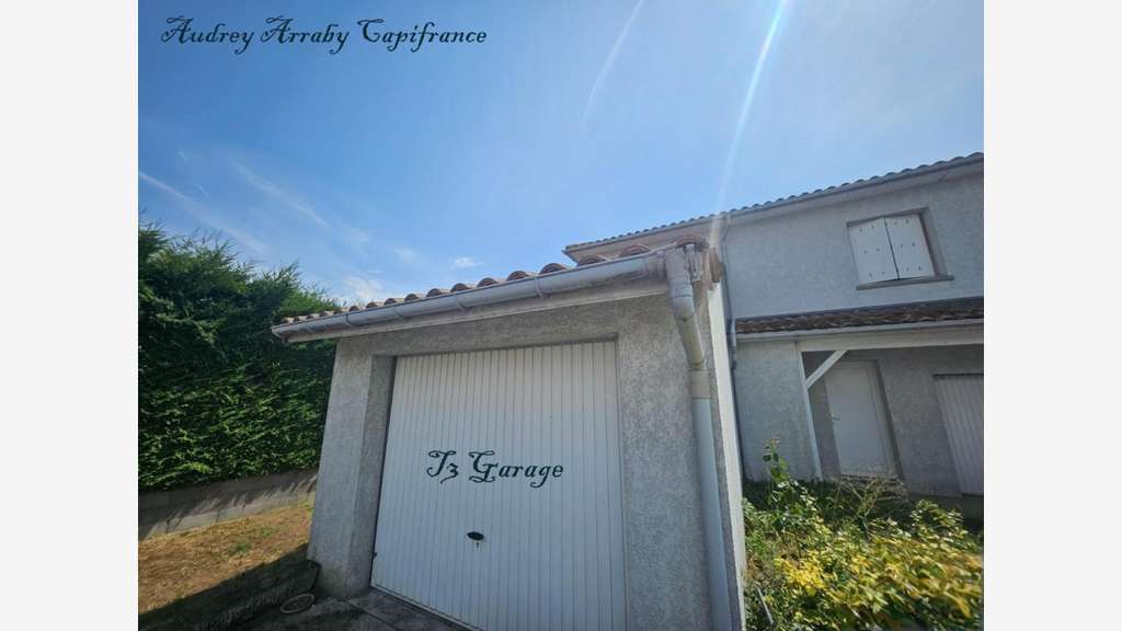 Immeuble de 3 appartements avec garages et jardins