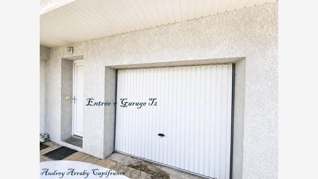 Immeuble de 3 appartements avec garages et jardins