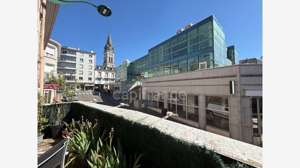 Immeuble avec restaurant et appartement