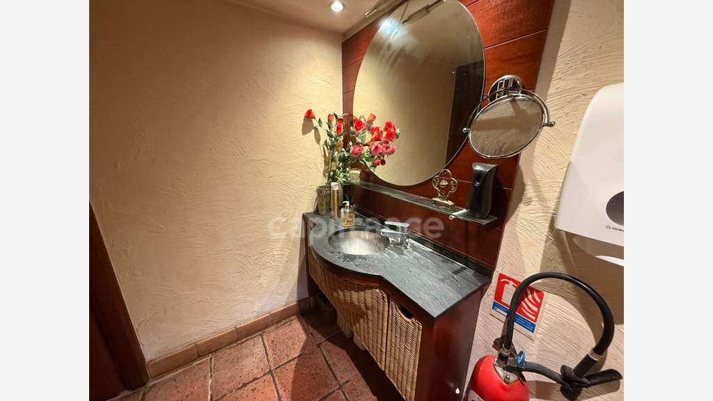 Immeuble avec restaurant et appartement