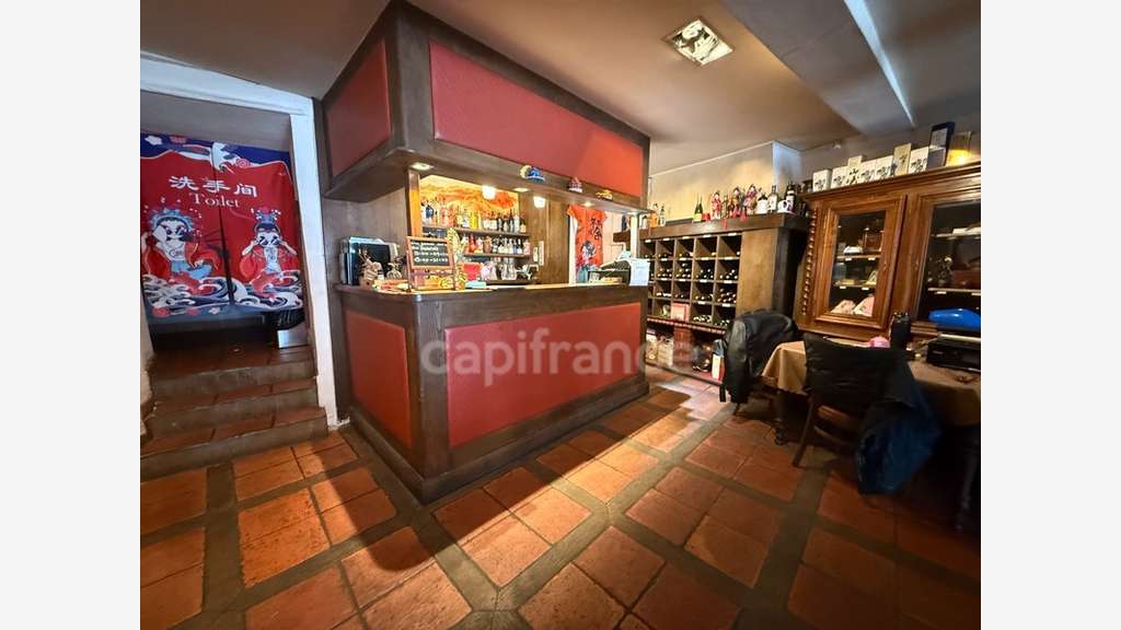 Immeuble avec restaurant et appartement