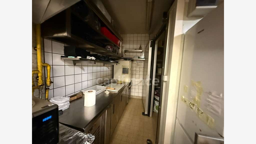 Immeuble avec restaurant et appartement