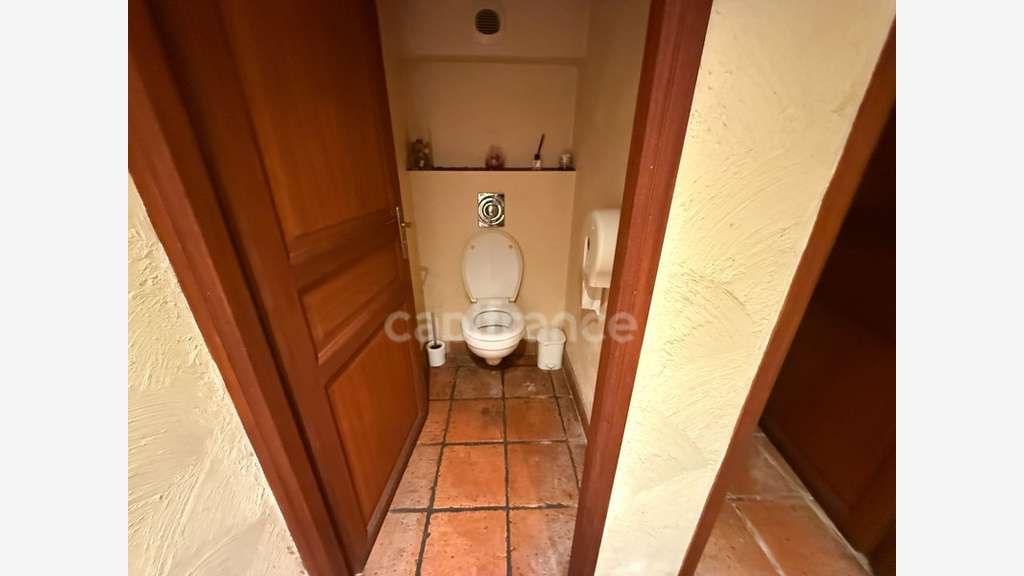 Immeuble avec restaurant et appartement