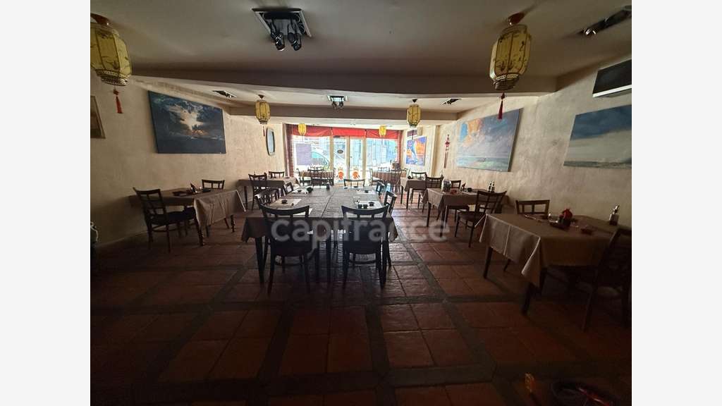 Immeuble avec restaurant et appartement