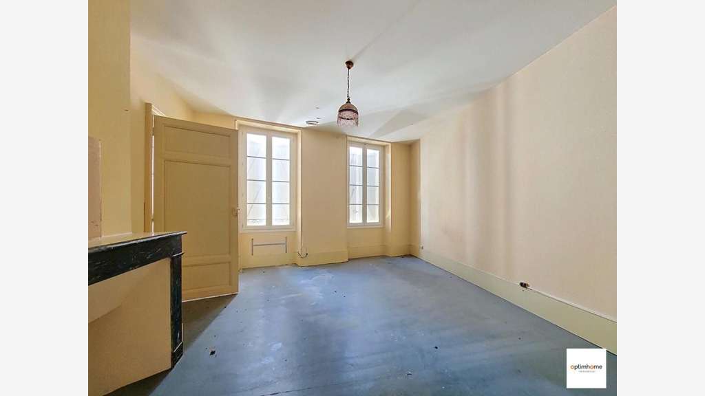 Immeuble local + log 452m² à vendre à Mezin (47)