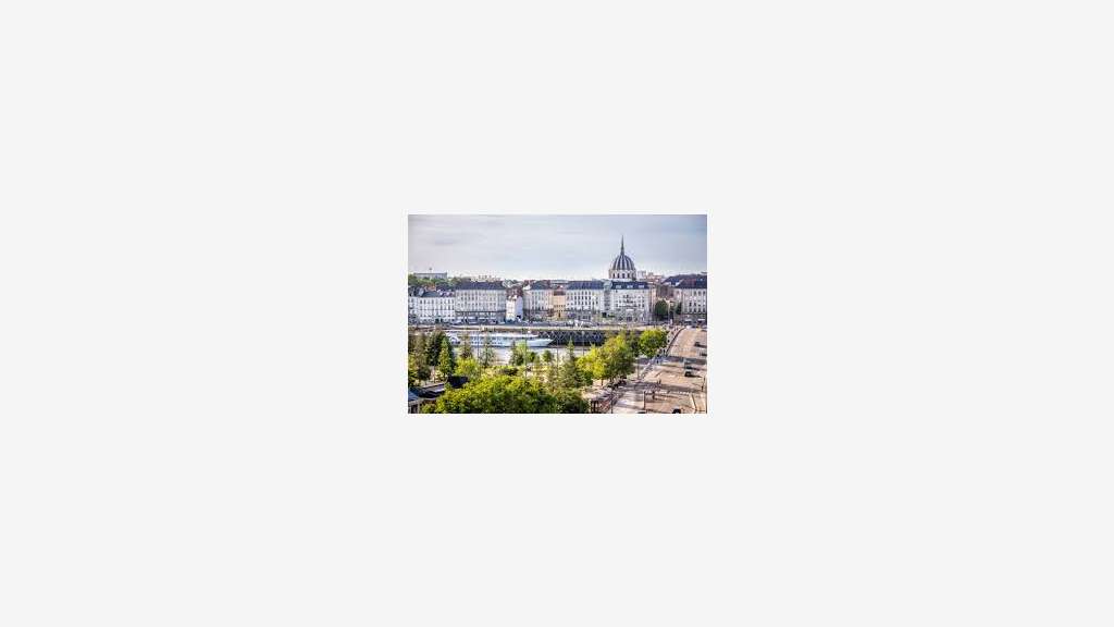 À vendre local proche tram et gare à Nantes centre