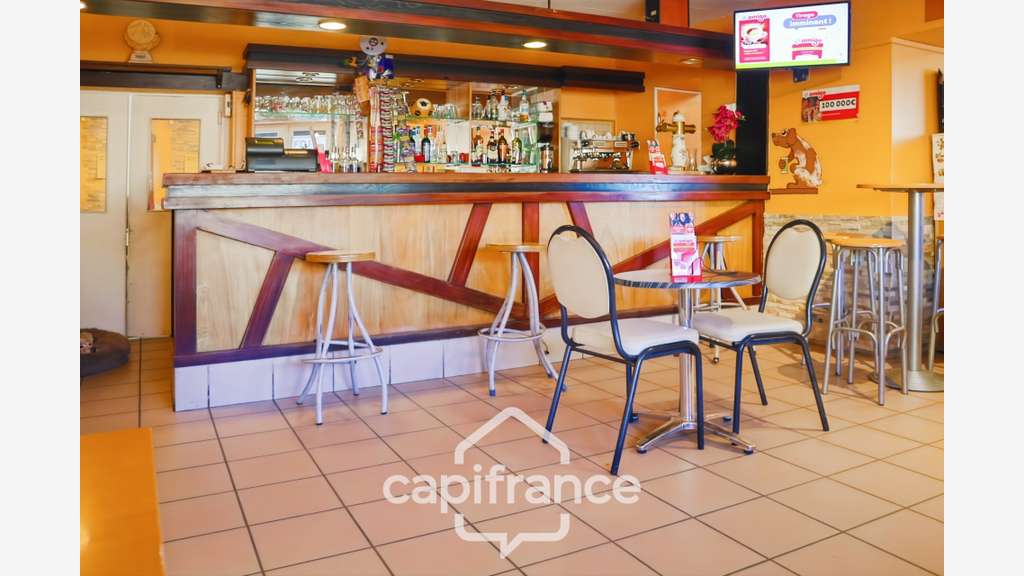 A vendre ensemble immobilier de 856m² à Paslières