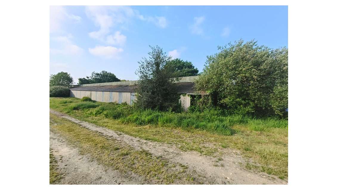 Bâtiment artisanal 800m² à vendre à Plounévézel